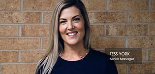 Conoce a Tess York