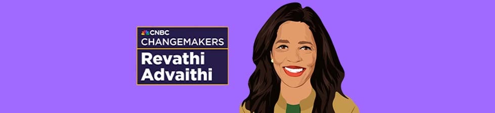 fondo morado con CNBC Changemakers Revathi Advathi y una caricatura de ella