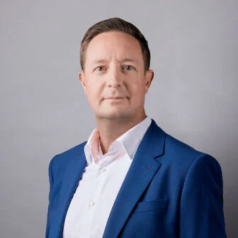 Colin Chapman, vicepresidente sénior, dispositivos de consumo