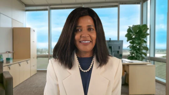 El director ejecutivo de Flex, Revathi Advaithi, se enfrenta personalmente a Jim Cramer