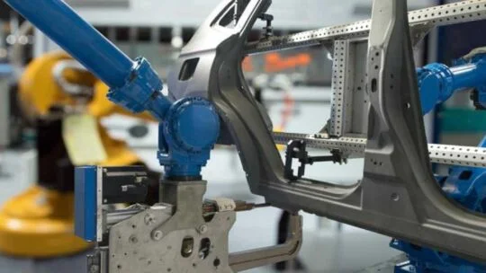 La robótica en la fabricación de automóviles y el futuro del trabajo